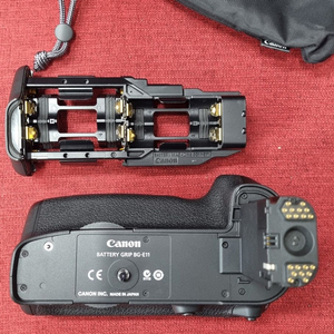 캐논 BG-E11 오막삼세로그립 판매합니다
