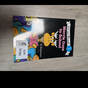 Morris goes to school 영어원서