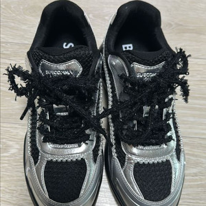 슈콤마보니 운동화37 사이즈 (240)