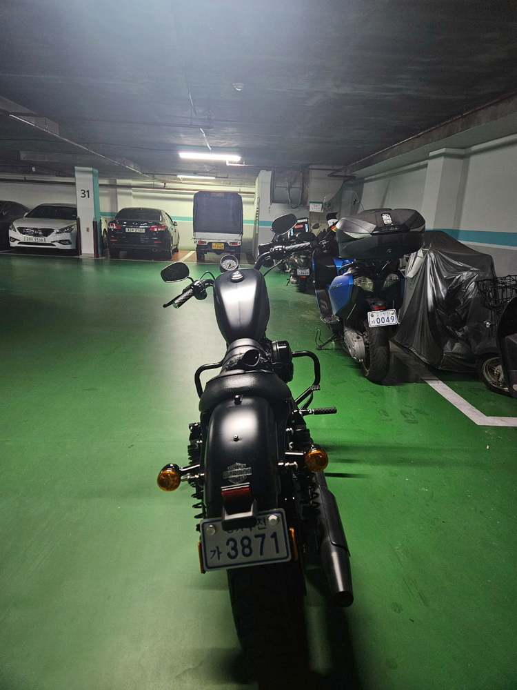 할리데이비슨 아이언883 2020년식 13000km 팝니다--1