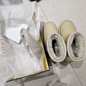 UGG 키즈 클리어 부츠 200mm