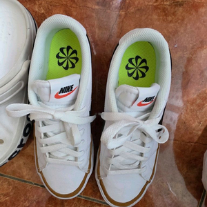 나이키 코트 레거시 넥스트 네이처 판매합니다.