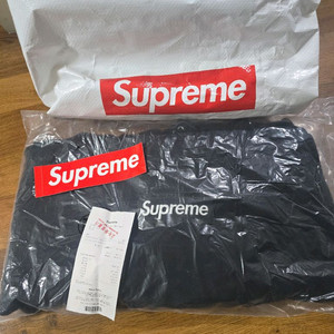 슈프림 박스로고 후드티 24fw 블랙 M 사이즈 새상품 판매합니다 이미지