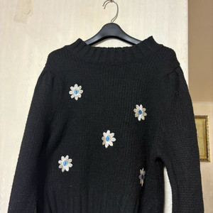 꽃 자수 니트 스웨터