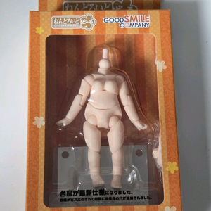 넨도로이드 돌 크림 바디 미개봉 판매합니다