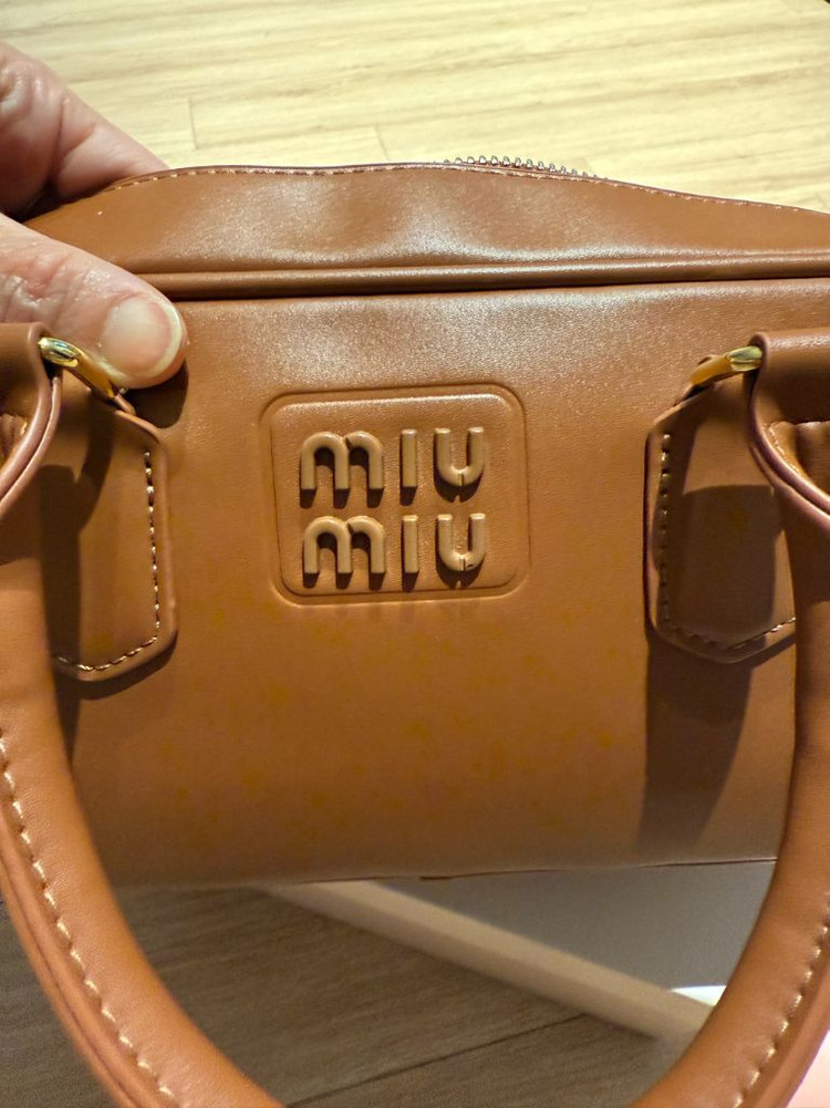 미우미우 가방 이미지