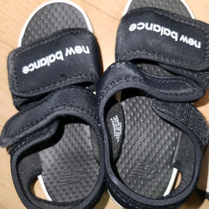 뉴발란스 키즈 운동화 180사이즈입니다