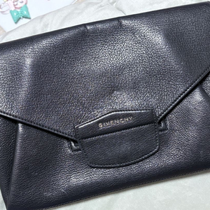 지방시 안티고나 엔벨로프 클러치 판매