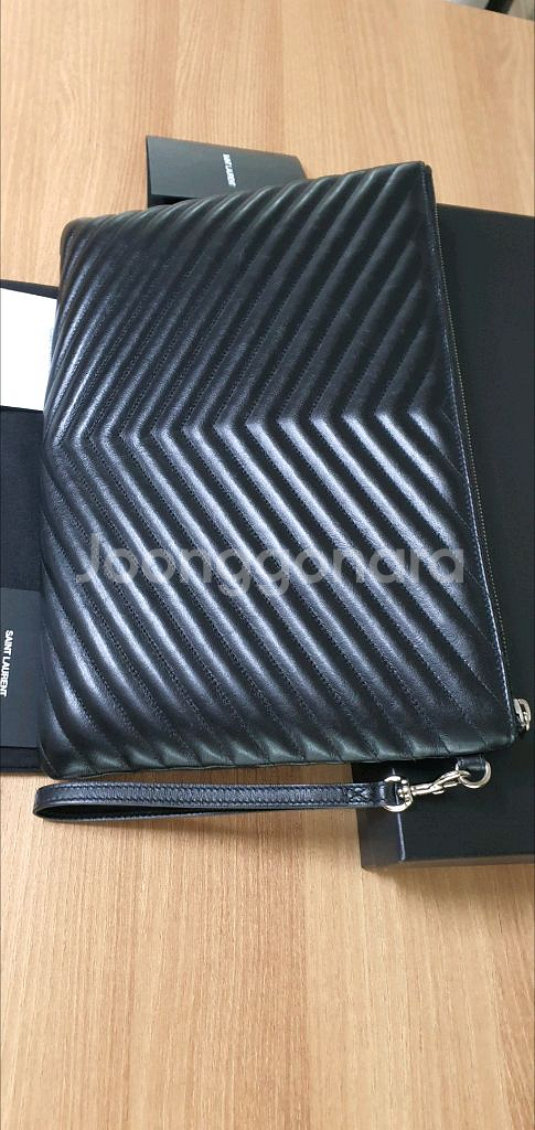 입생로랑 생로랑 클러치백 라지 새상품급 정품(영수증O)구찌프라다루이비통디올고야드샤넬셀린느보테가버버리발렌시아가--2