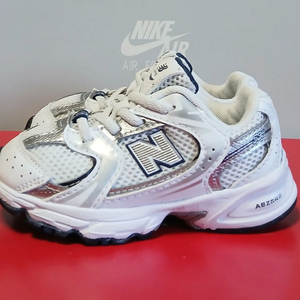 뉴발란스키즈 530 SB1 화이트스틸135운동화 24년8월제품