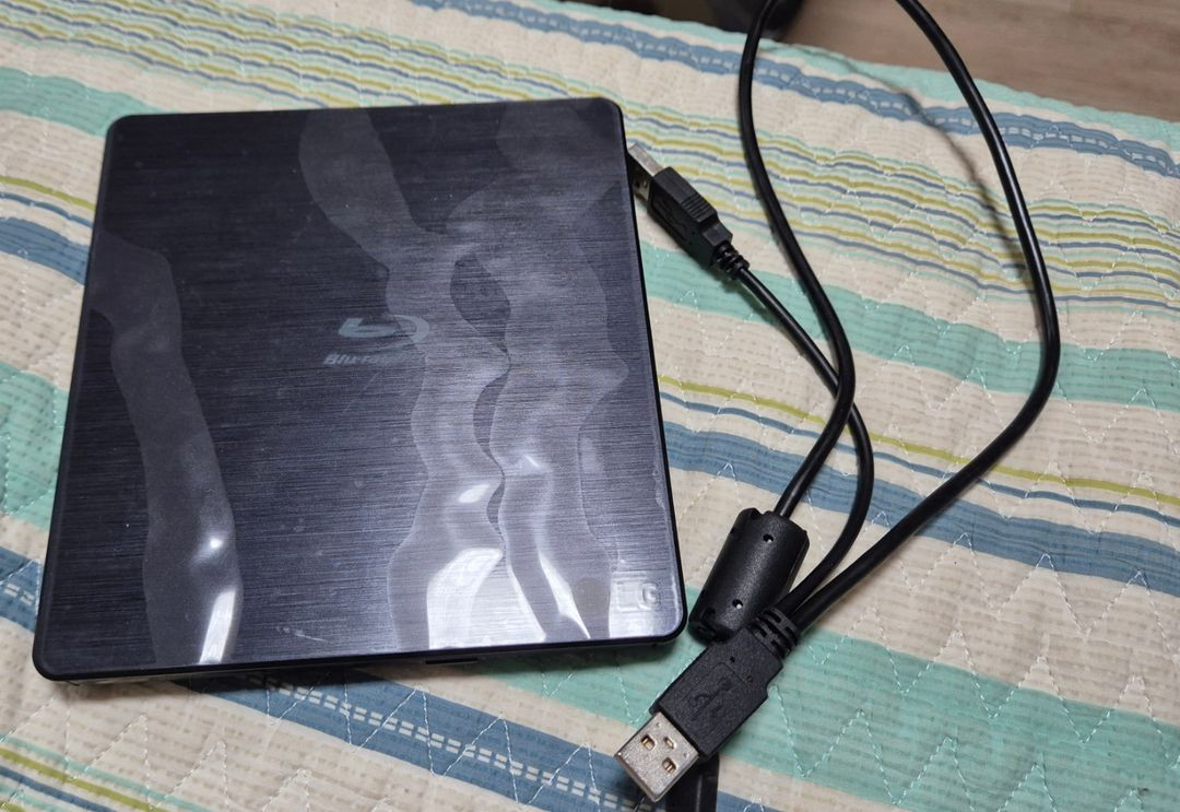 LG Blu-ray/DVD Writer BP50NB40--1