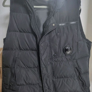 cp컴퍼니 조끼 패딩 100사이즈 판매합니다 이미지