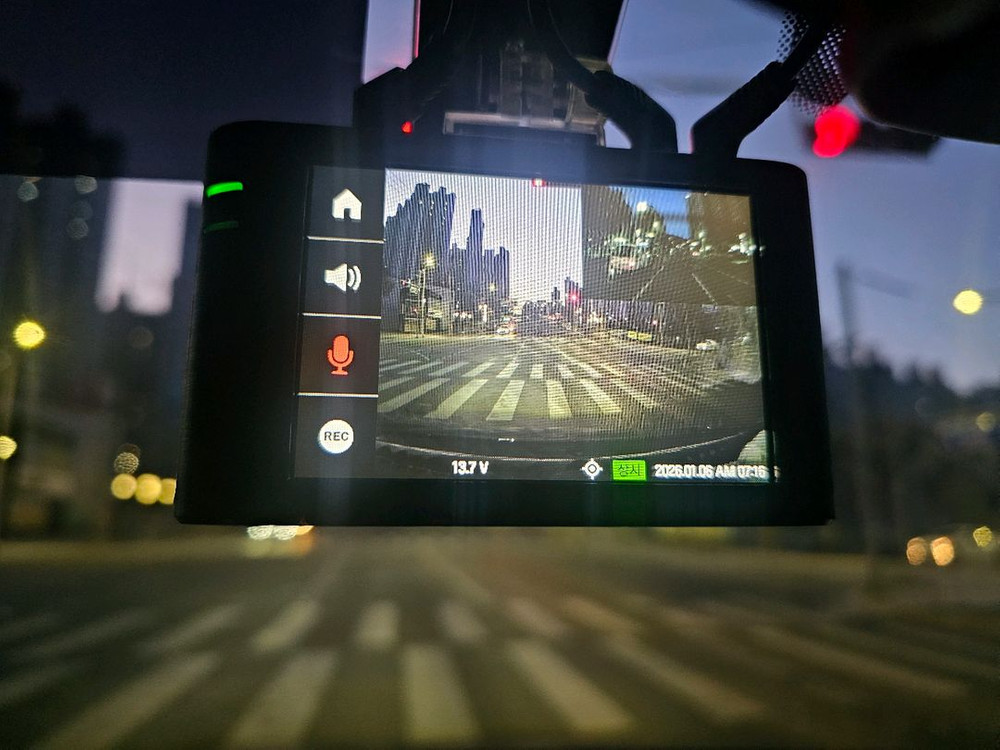 아이나비 블랙박스 Z5000--4