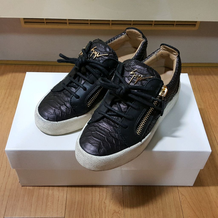 쥬세페자노티 35사이즈 225 230 메이런던 금장 스니커즈 슈퍼스타 커먼프로젝트 여성 골든구스 명품 슬립온발렌티노 이미지