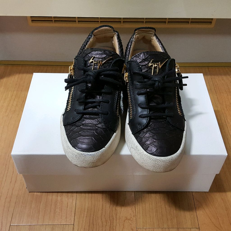 쥬세페자노티 35사이즈 225 230 메이런던 금장 스니커즈 슈퍼스타 커먼프로젝트 여성 골든구스 명품 슬립온발렌티노 이미지