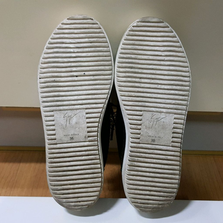 쥬세페자노티 35사이즈 225 230 메이런던 금장 스니커즈 슈퍼스타 커먼프로젝트 여성 골든구스 명품 슬립온발렌티노 이미지