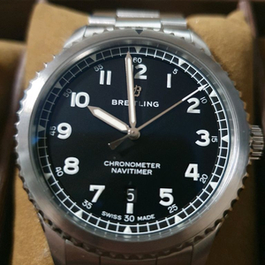 브라이틀링 에비에이터8 (구 네비타이머 8)