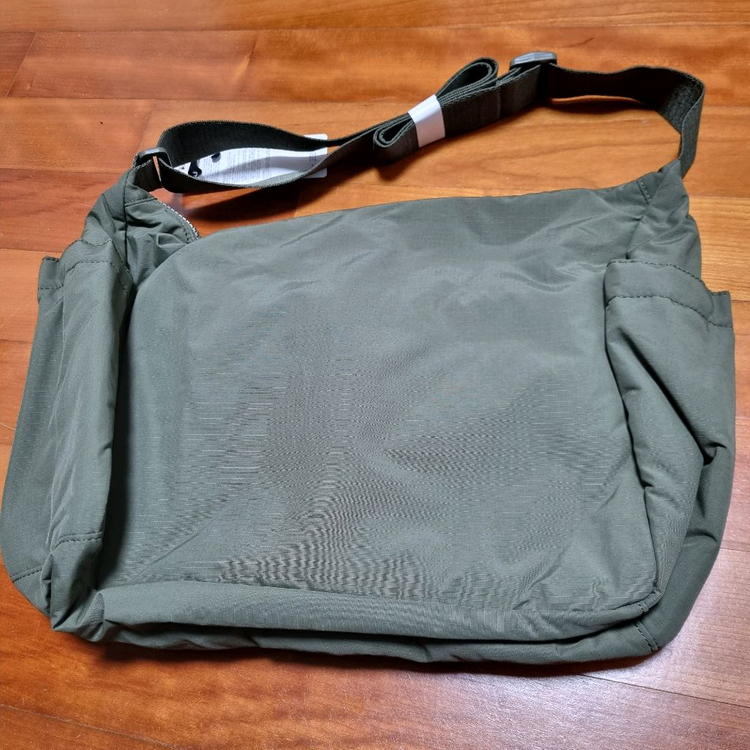 유니클로 멀티포켓 숄더백 09 Black, 57 Olive, 2WAY 유틸리티 숄더백 04 Gray 팝니다.--4