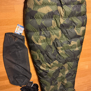 페더다운 뉴라이트 침낭 550 카모 L