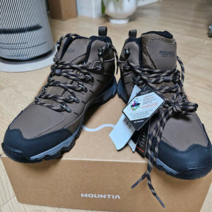 마운티아 등산화 255 풀박스 새상품