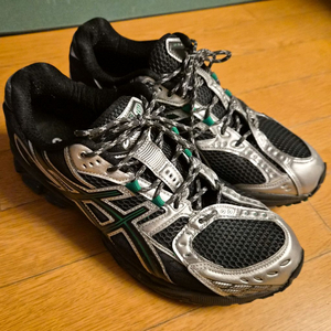 아식스 젤님버스 10.1