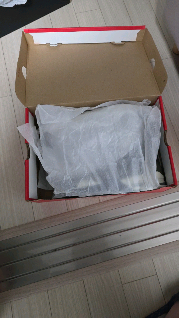 나이키 에어조던4 레트로 올리브 이미지