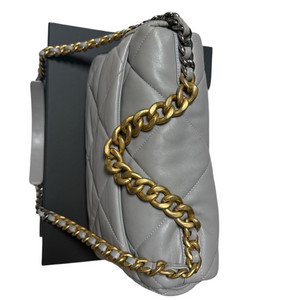 샤넬 19백 라지 라이트그레이 램스킨 내장칩