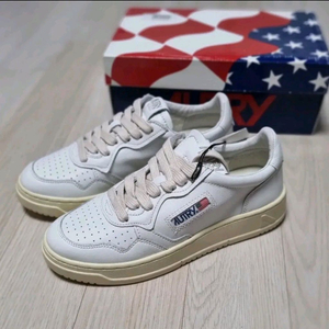 새제품37(240)오트리 메달리스트 로우 레더 화이트 AULW-LL15 이미지