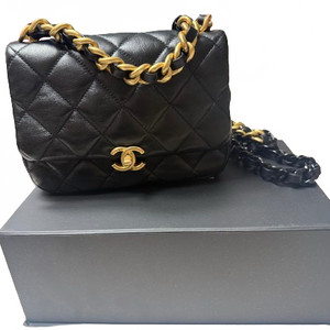 샤넬 시즌백 블랙 램스킨 내장칩