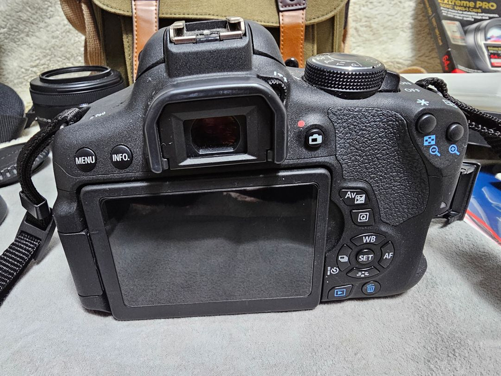 캐논 EOS 750D 카메라, 18~55mm렌즈, 50mm렌즈, uv필터, 64GB,충전기 이미지