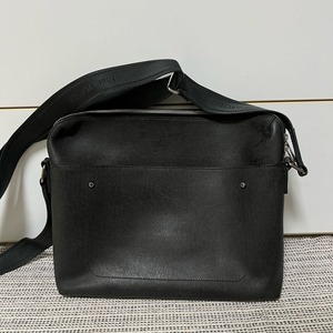 루이비통 타이가 그리고리 메신저백 크로스백