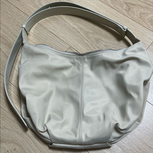 낫띵리튼 호보백 이미지