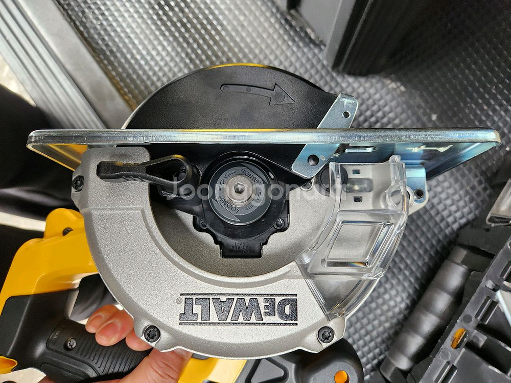 디월트 DCS573 메탈커터기--2