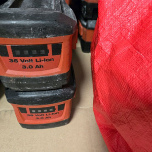 힐티 36v 3ah 구형 배터리 2개일괄