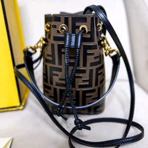 펜디 몬트레조 버킷백