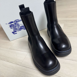 버버리 크리퍼 첼시부츠 이미지