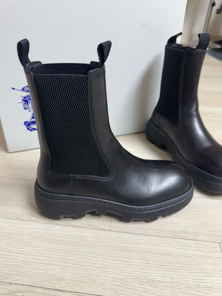 버버리 크리퍼 첼시부츠 이미지