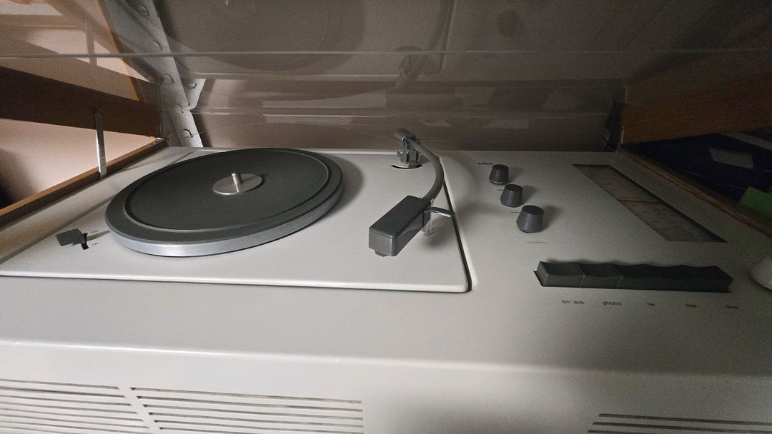 디터람스 브라운 SK55 턴테이블 이미지