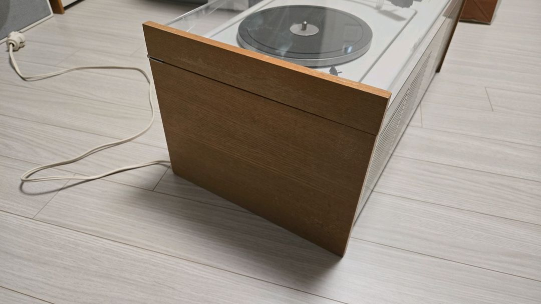 디터람스 브라운 SK55 턴테이블 이미지