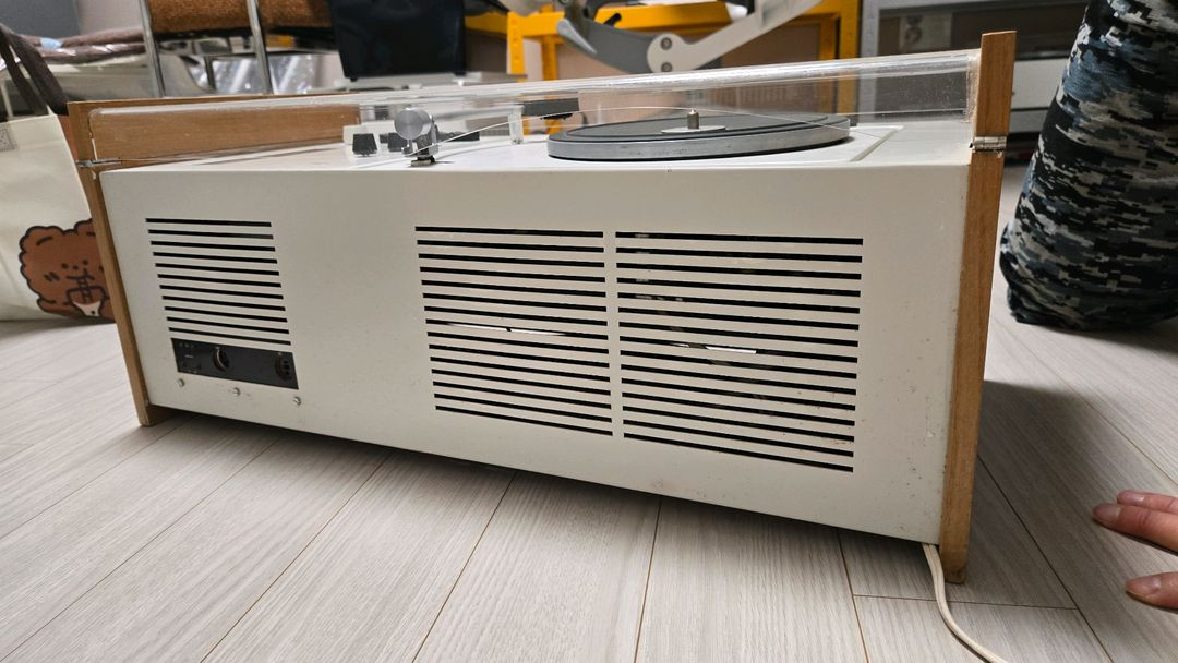 디터람스 브라운 SK55 턴테이블 이미지