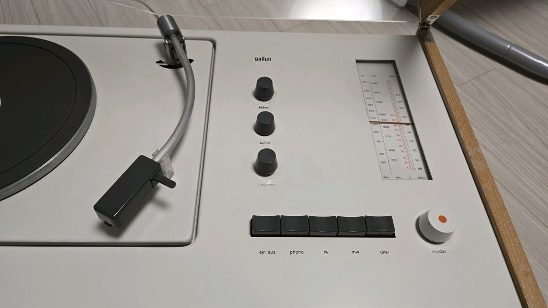 디터람스 브라운 SK55 턴테이블 이미지