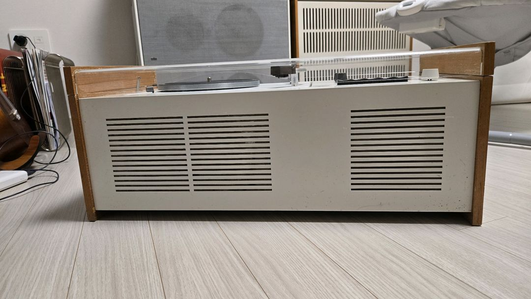 디터람스 브라운 SK55 턴테이블 이미지