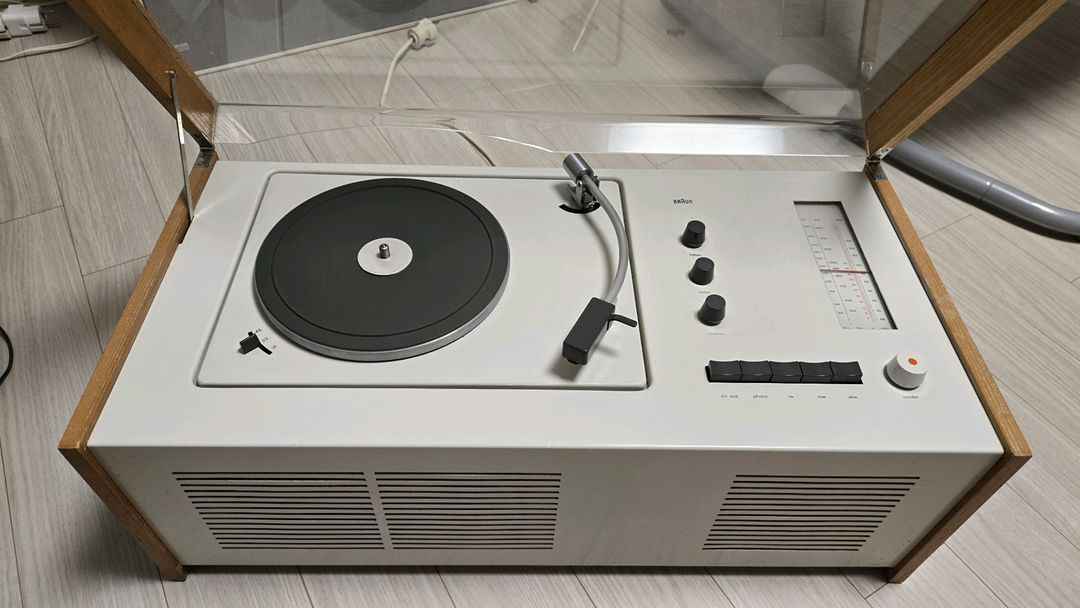 디터람스 브라운 SK55 턴테이블 이미지