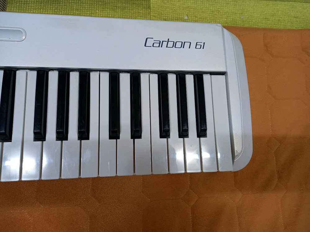 중고 마스터 키보드 Samson Carbon 61 55000원 이미지