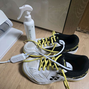 요넥스 스트라이더 레이 와이드 (245) 배드민턴화 판매합니다.