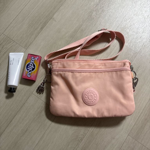 키플링 아코디언 핑크 크로스백