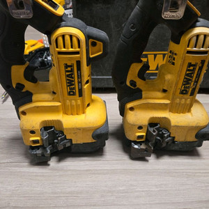 디월트 전산볼트커터기 dcs350 팜. 2022년식