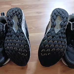 블랙야크 등산화 검정색 270, 275