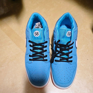 나이키 덩크 로우 SB 58 걸프 모델입니다- 사이즈: 275- 색상: 스카이 블루, 화이트, 오렌지사진 보시고 편