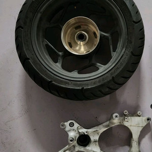 24년 pcx 휠타이어 스윙암